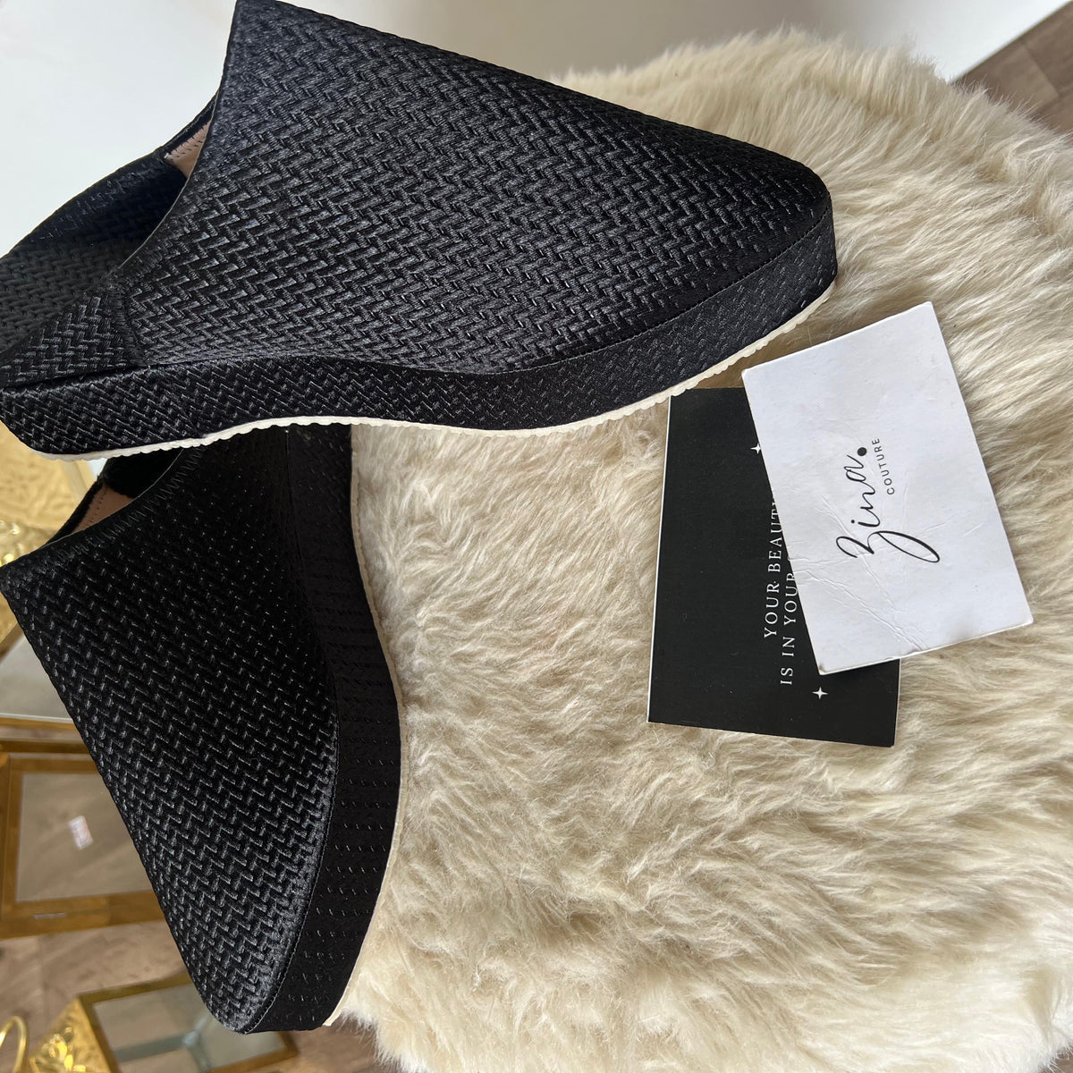 Mules à plateforme tissées noires épurées