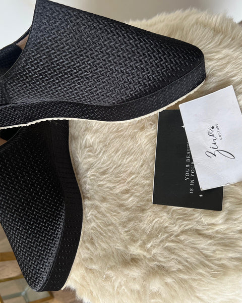 Mules à plateforme tissées noires épurées