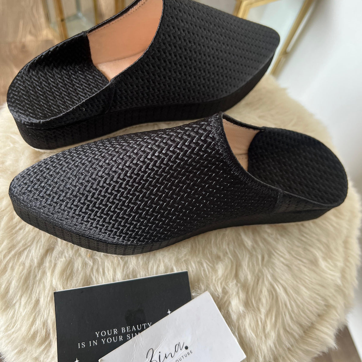 Mules à plateforme tissées noires épurées
